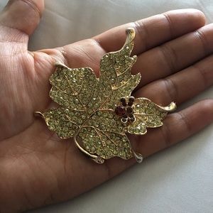 Brand new rhinestone brooch pin